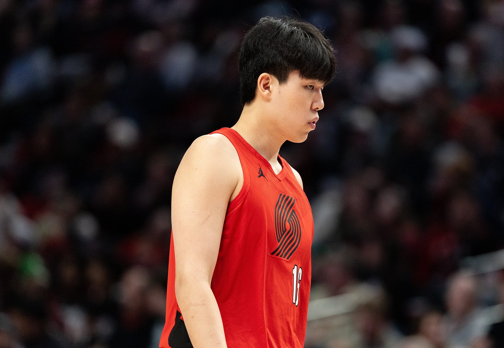 开云体育-美媒体人：杨瀚森上场不多但大家都喜欢他 有点像当年的白曼巴